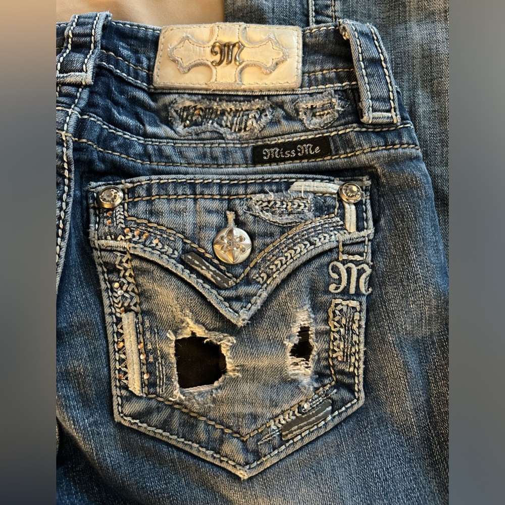 Women’s MISSME size 23 straight leg distressed